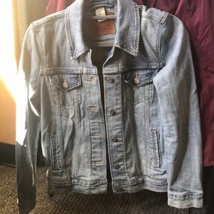 Levi’s women’s jean jacket XS